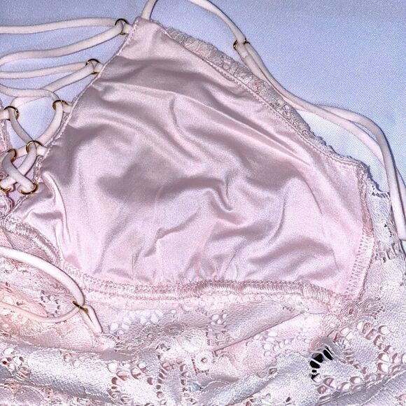 Guess Pink Lace Top With Cross Lace Front Small - Picture 9 of 10